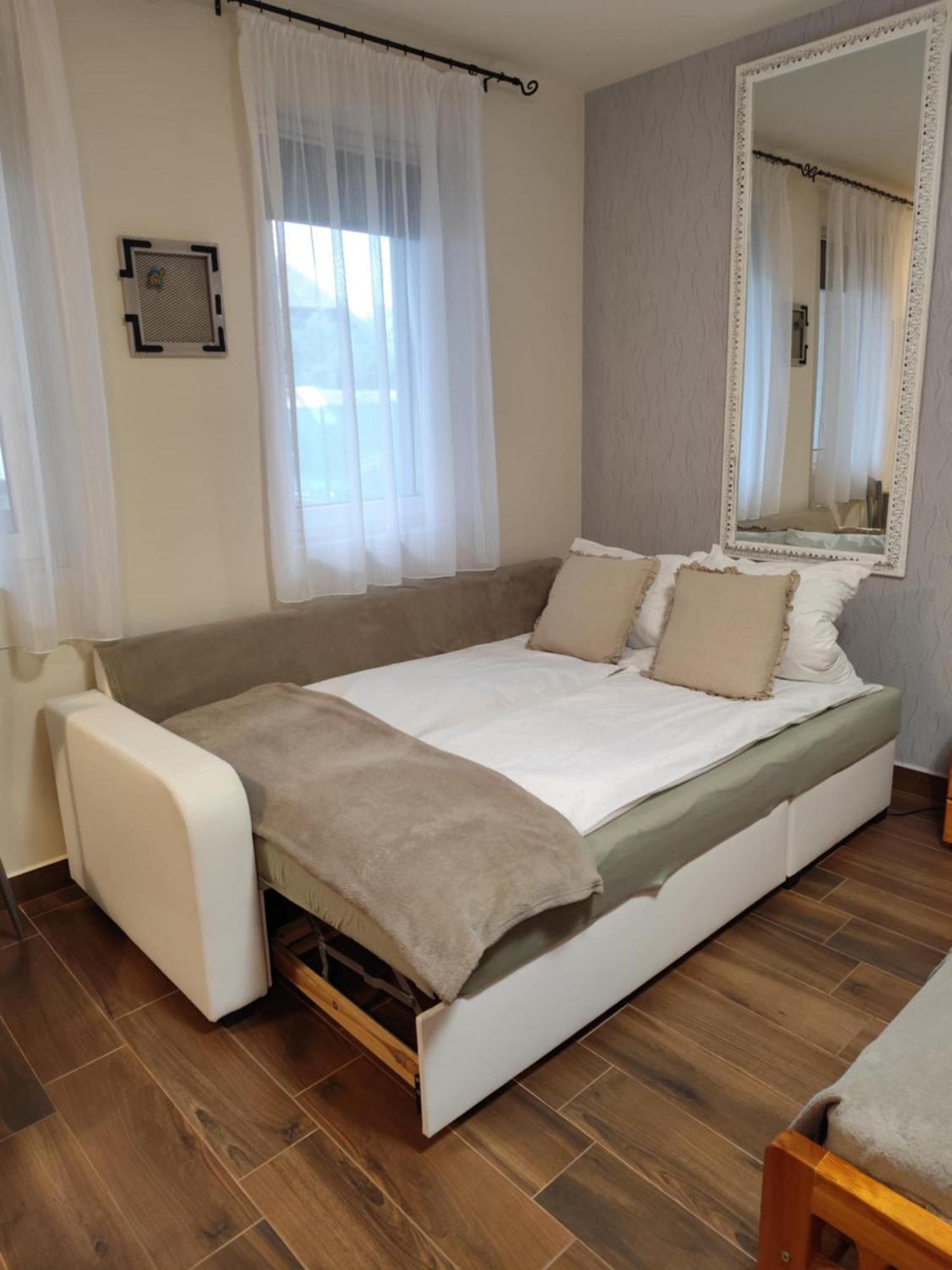 Bee You Apartman ハイデゥソボスロー エクステリア 写真